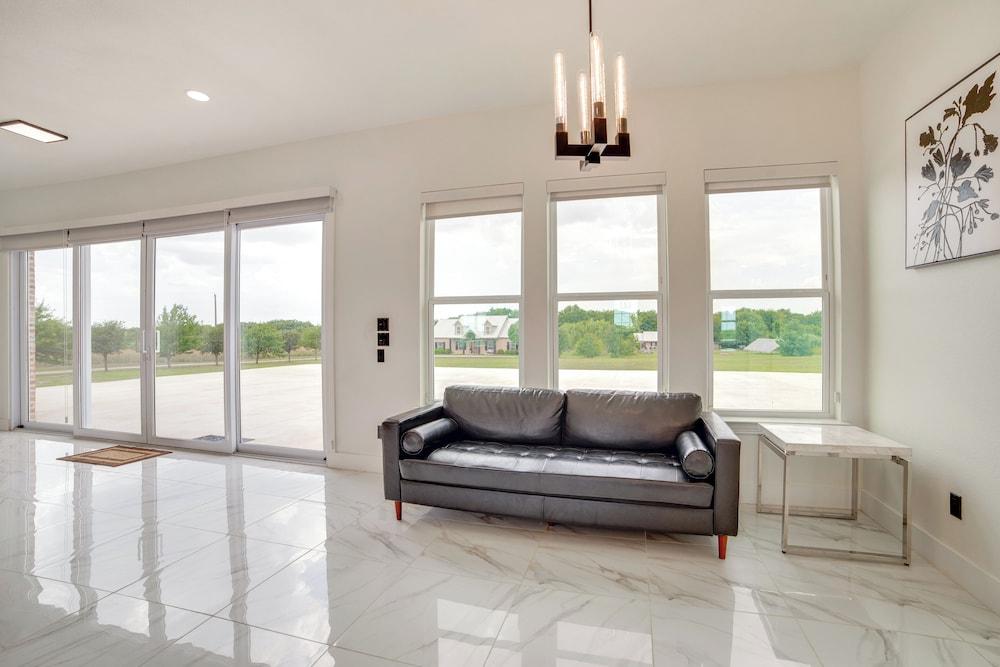 Sprawling Countryside Home in Dallas Area