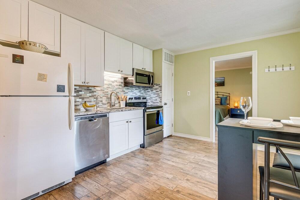 Walk to Lake Conroe - Condo w/ Community Perks!