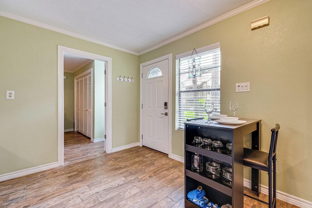 Walk to Lake Conroe - Condo w/ Community Perks!