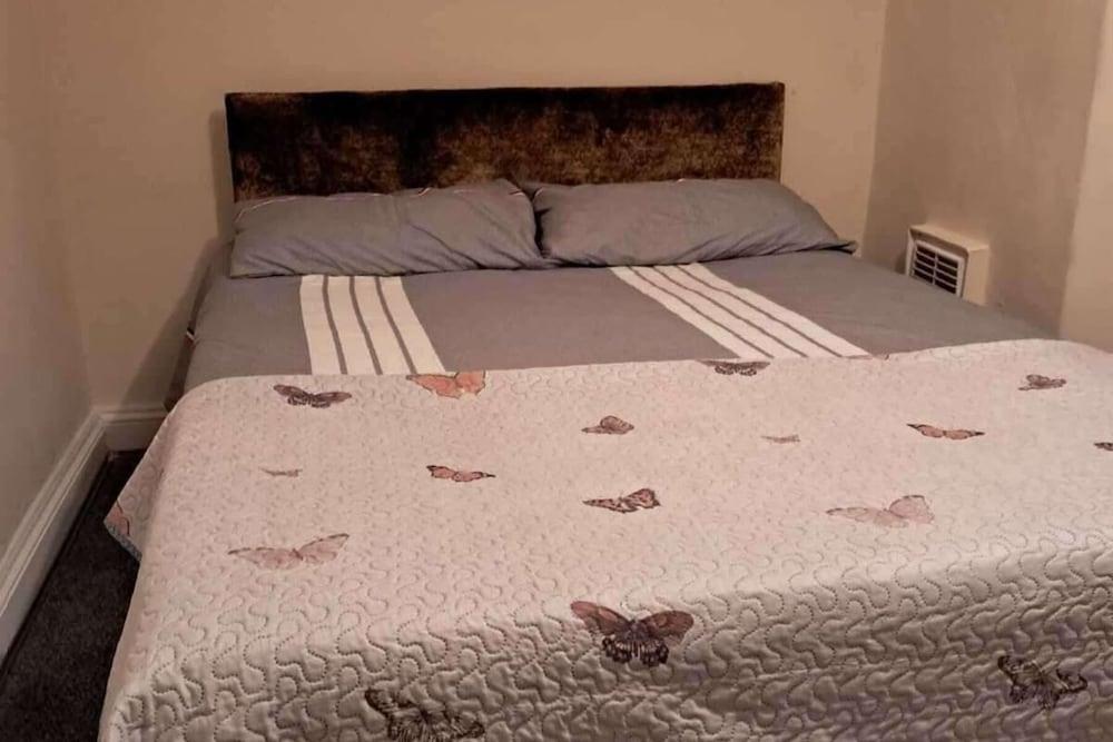 Central 2-bed House - Sleeps 2 & Friendly