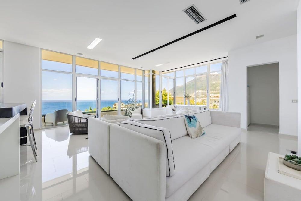 Villa Belle Azure in Gjilek