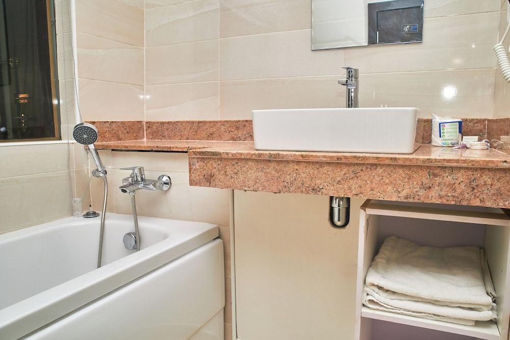 Royalbirds Hotel & Towers