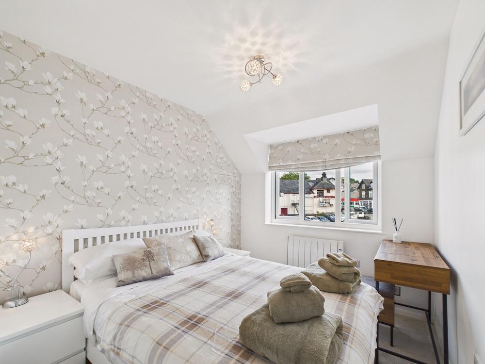 2-bed Central Apartment- Free Private Parking