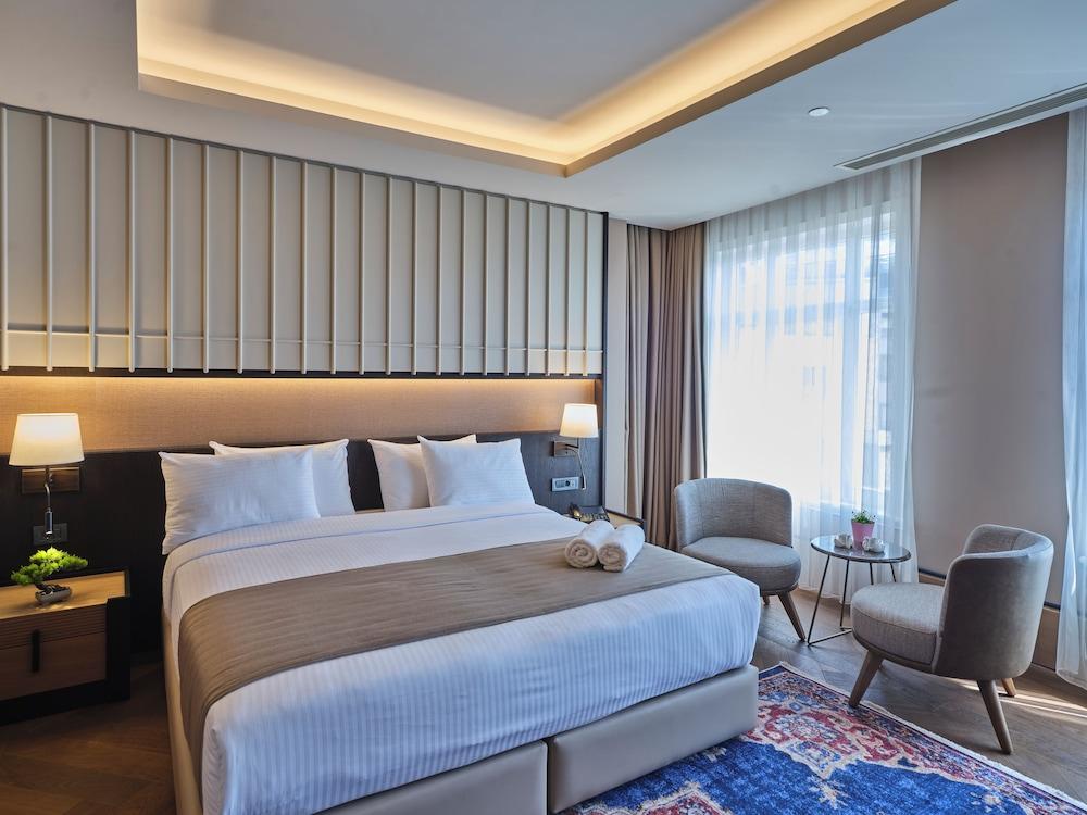 Four - G Hotel Premium