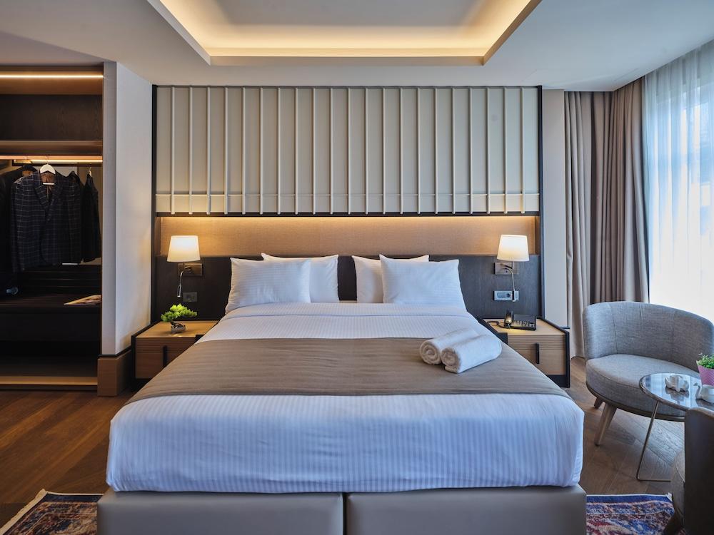 Four - G Hotel Premium