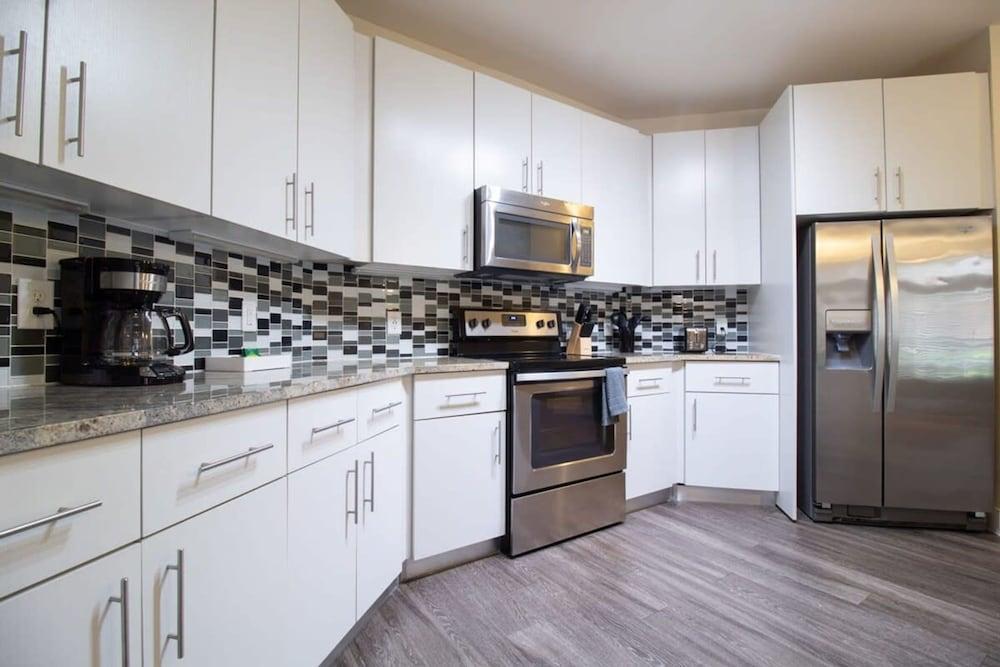 Revive Tanglewood Stunning 2BR in Uptown Houston