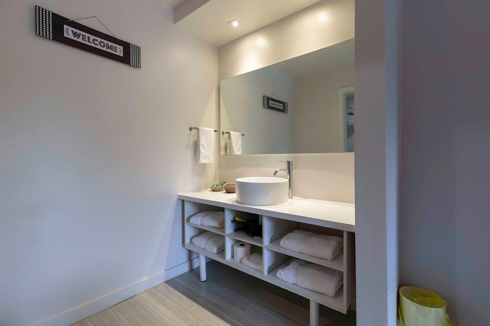 Magical Studio for 4 Shuttle to Disney