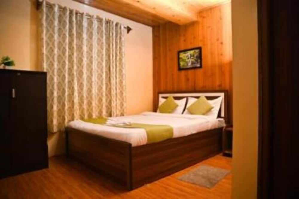 Hotel Pine Crest Inn