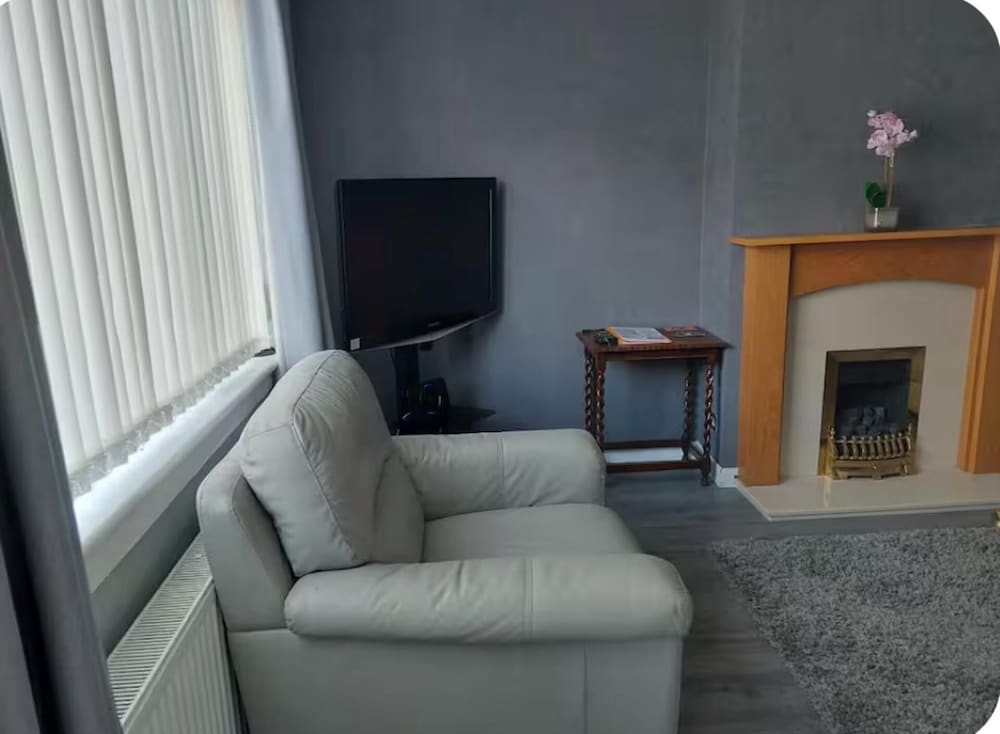 3 Bedroom House Ideal for Contractors Sleeps 6