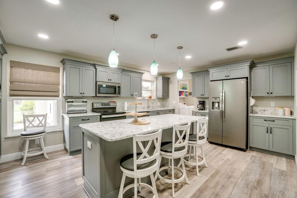 Heated Pool + Spacious Yard: Port Charlotte Escape