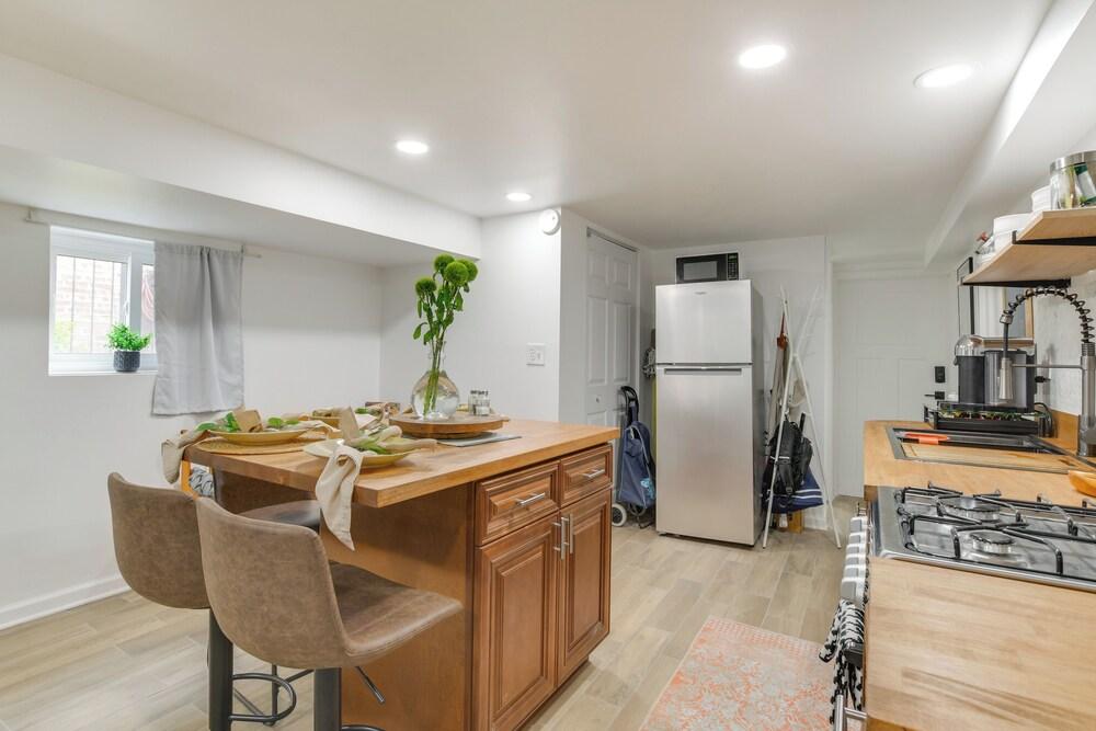 2 Mi to Logan Square: Pet-friendly Unit w/ Yard!