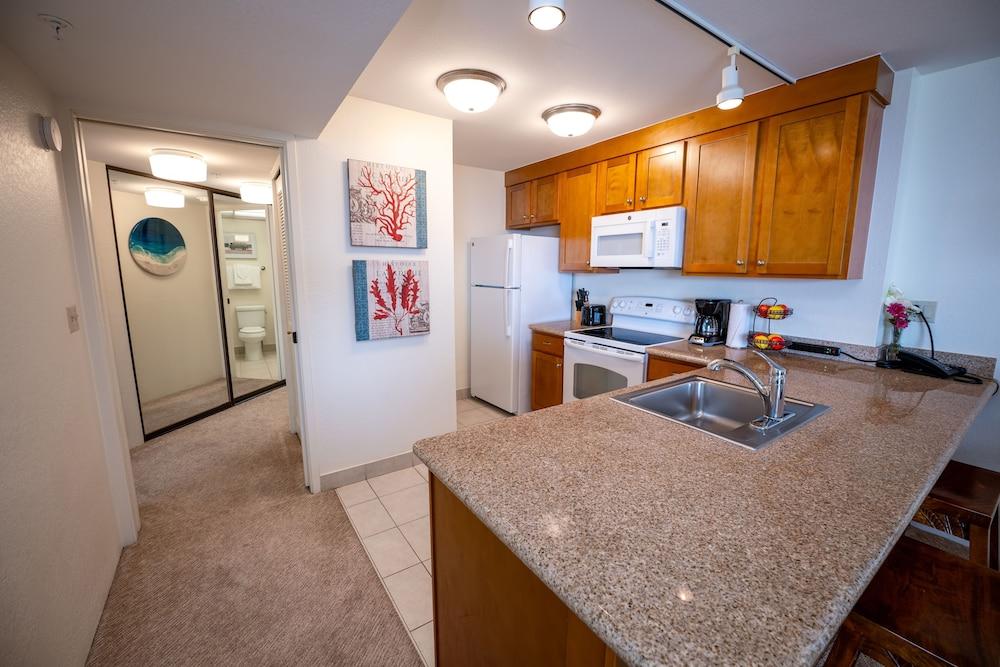 Kaanapali Shores 606 2 Bedroom Condo