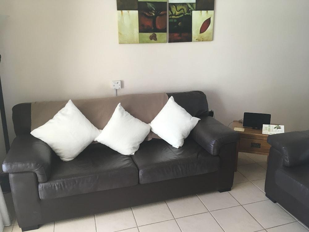 Holidayhome-sleeps4-poolside-close Local Amenities