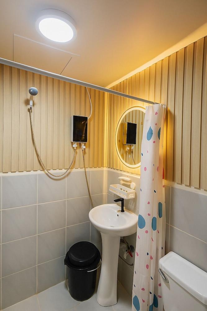 Panoramic Pool Views in Luxurious Lapu-lapu City Condo