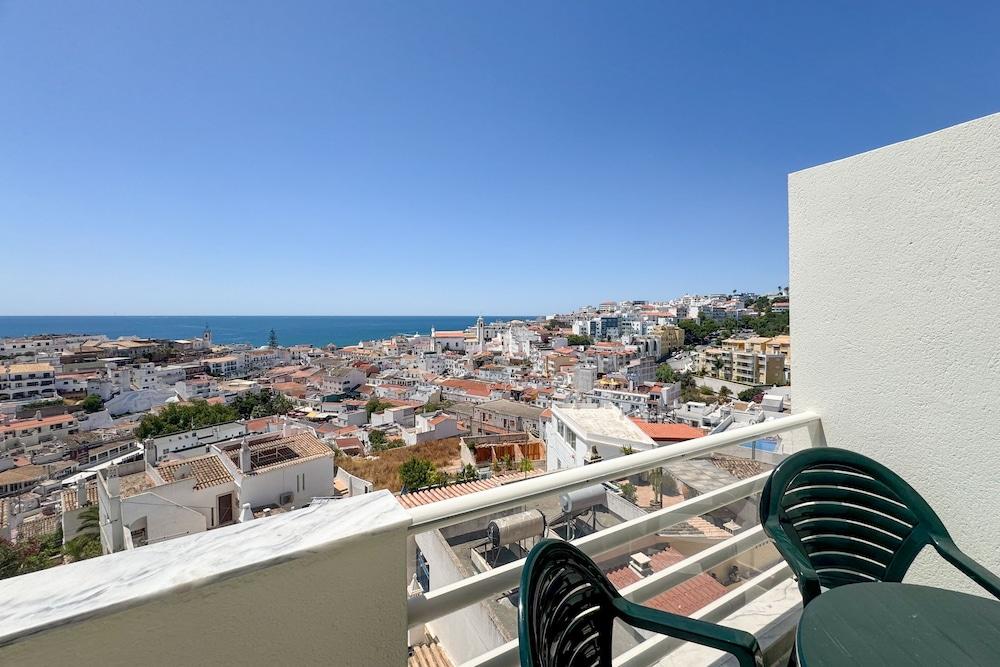 Central Old Town Albufeira Apartment