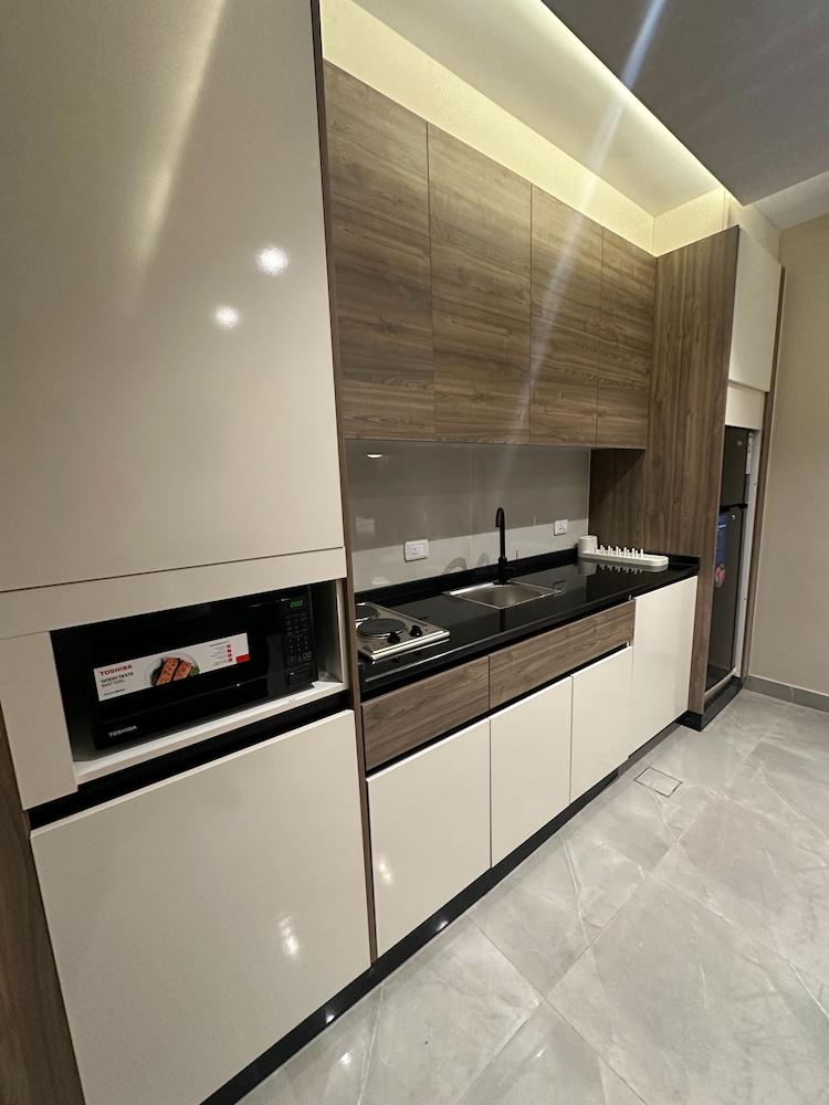 Charming Amman Apartent With Modern Amenities