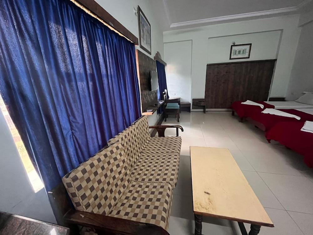 Hotel Partha International