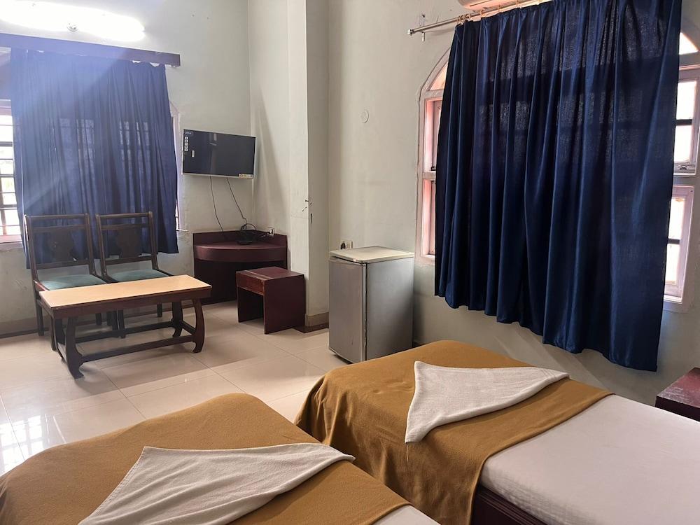 Hotel Partha International