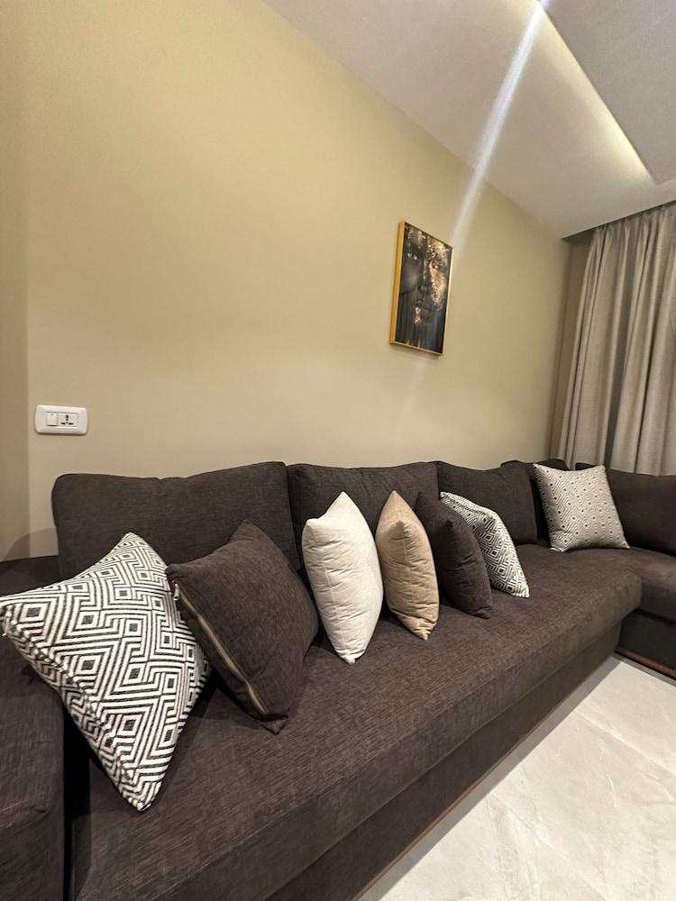 Charmig Amman Apartment With Modern Amenities