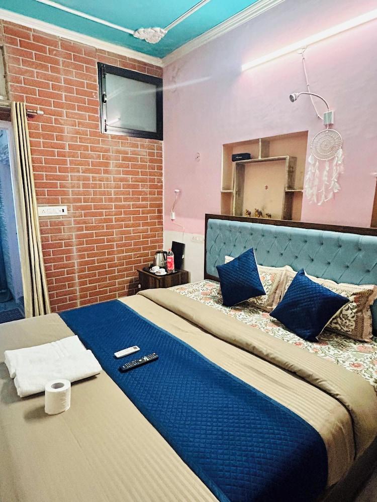 The Pink Chapter Hostel, Jaipur