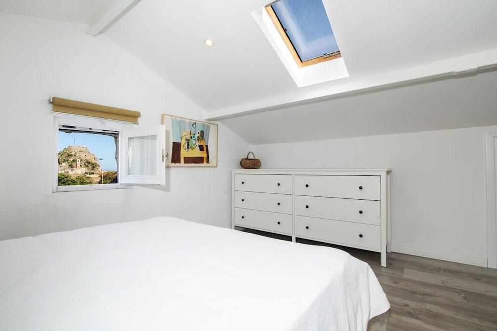 Korifo Old Town by Corfu Escapes