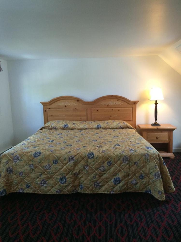 Perry's Motel and Cottages