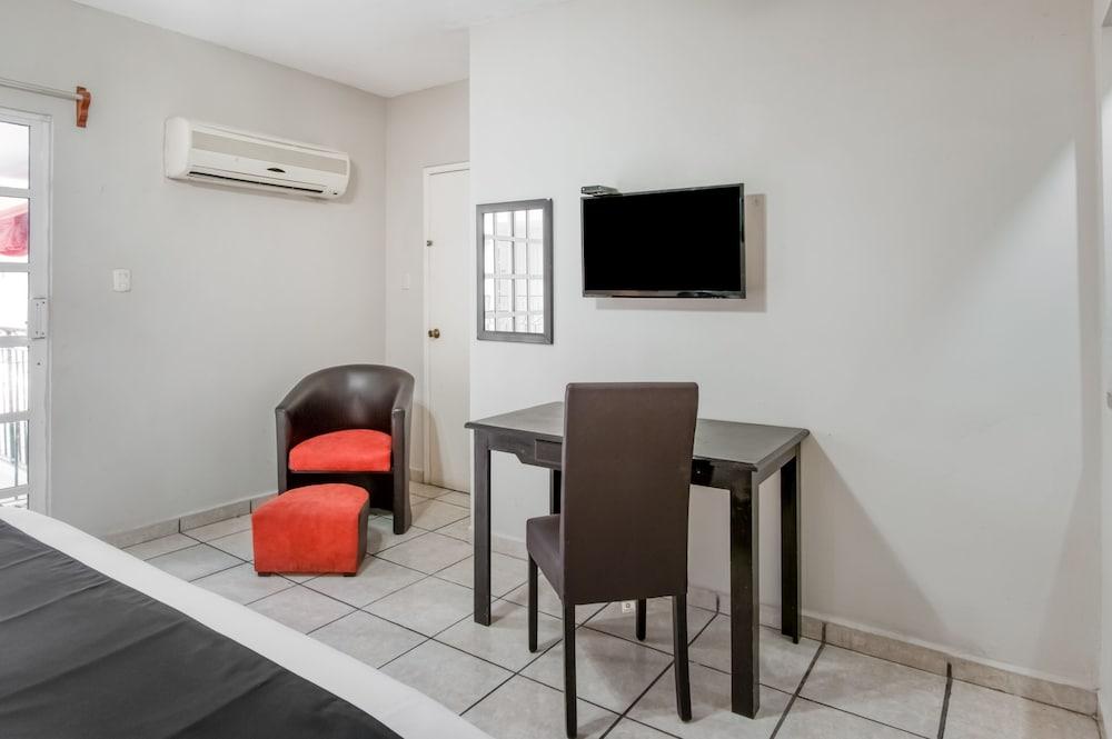 Boca Inn Hotel & Suites