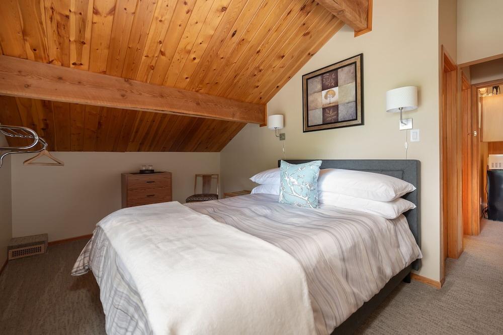 Mount Robson Mountain River Lodge