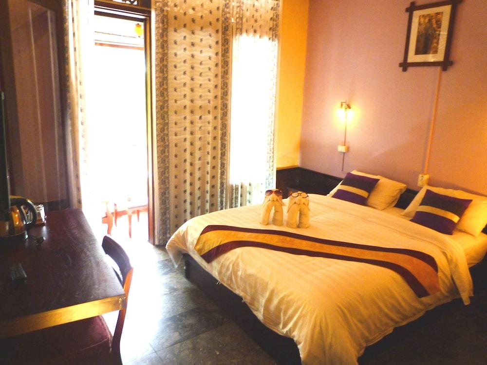 Saynamkhan River View