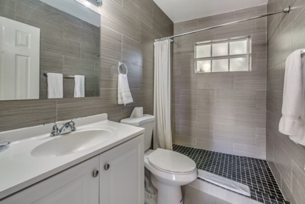 Luna Paradise by the Sea