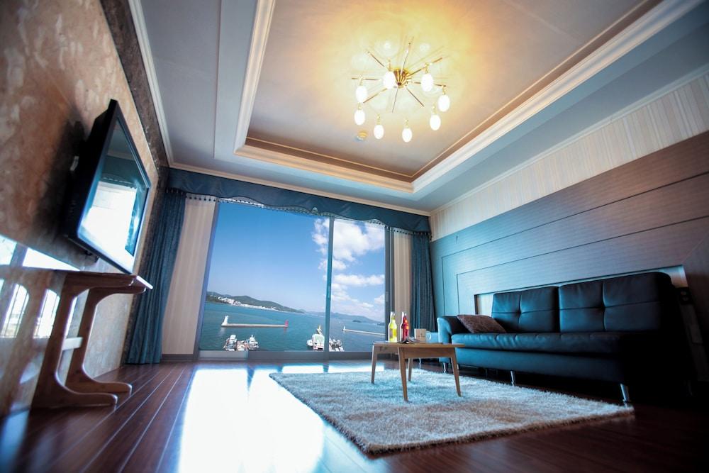 Bay Condo Hotel Tongyeong