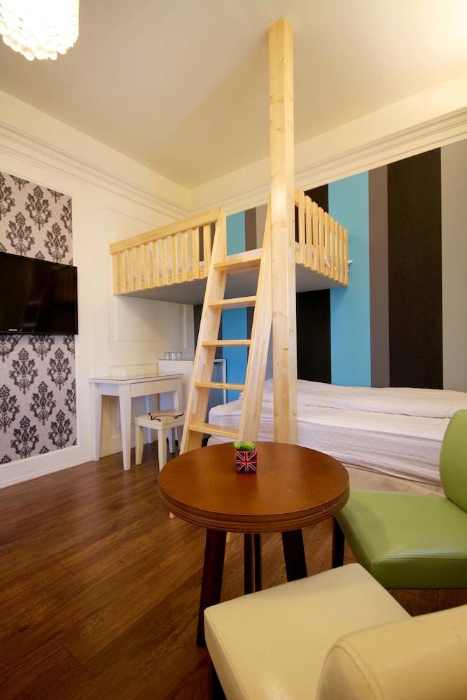 Ola B&B - Peng's family