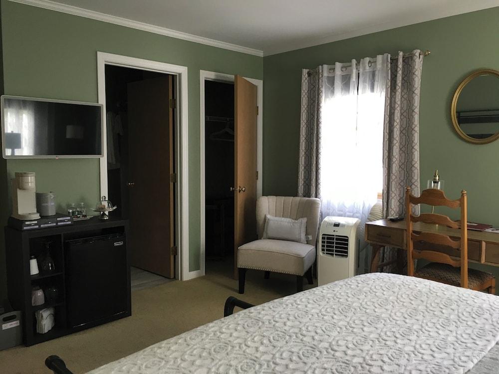 Williston Village Inn