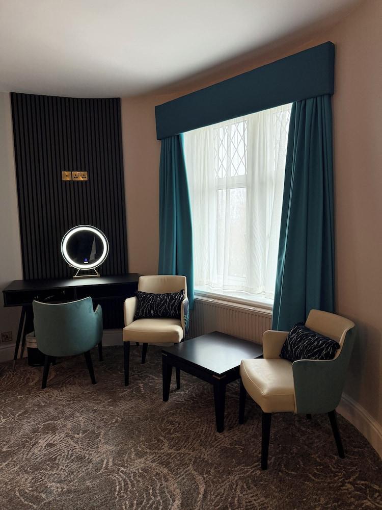 Lyons Woodlands Hall Hotel