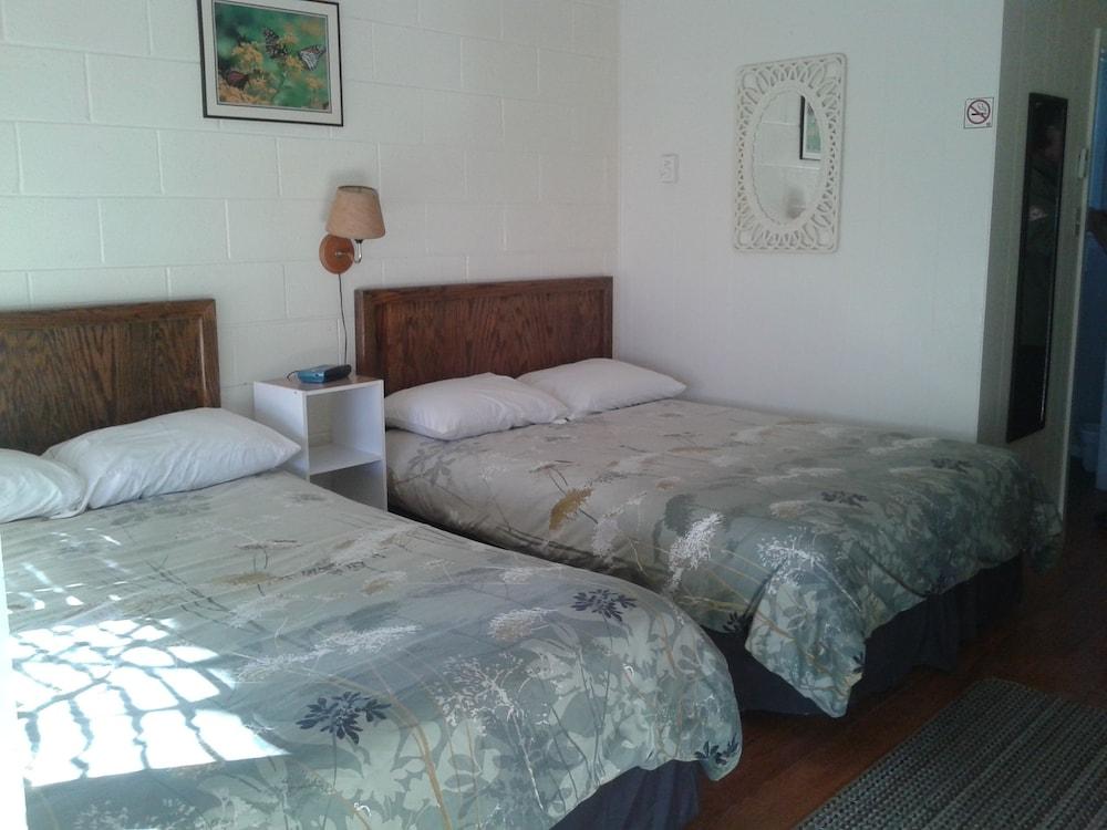 Capricorn Motel Royale Thousand Islands