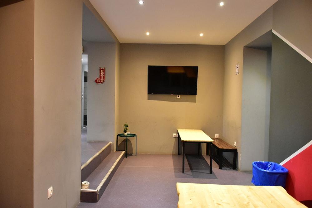 Zorbas Hotel - Hostel