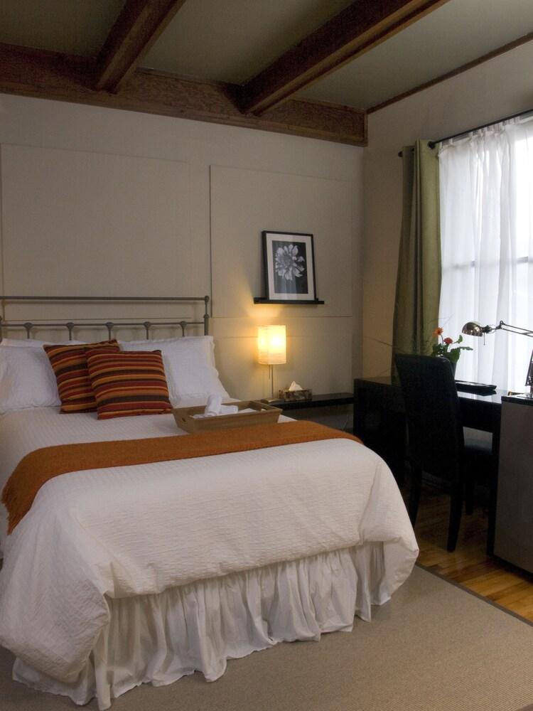 La Petite Bourgeoise