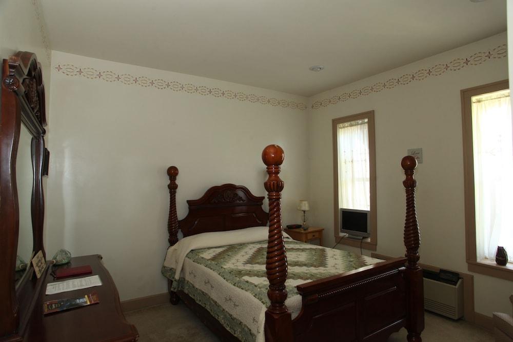 Oak Valley Inn & Suites