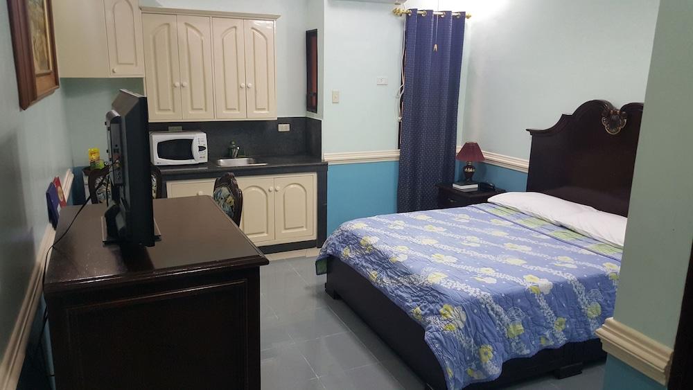 Kokomo's Suites Hotel