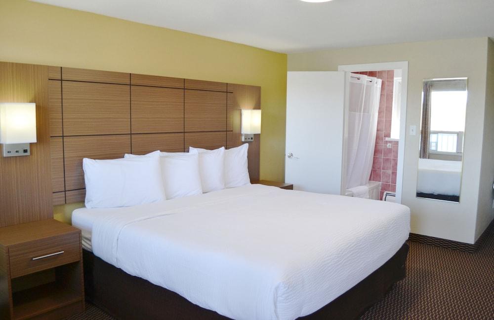 Motel 6 Campbellford, ON