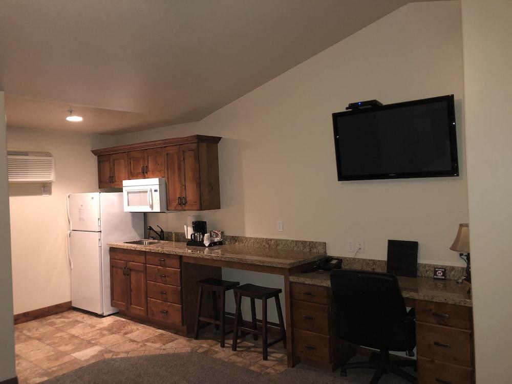 CB&M Executive Suites