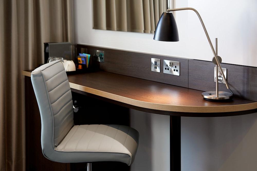 Premier Inn Carlisle - M6 Jct42