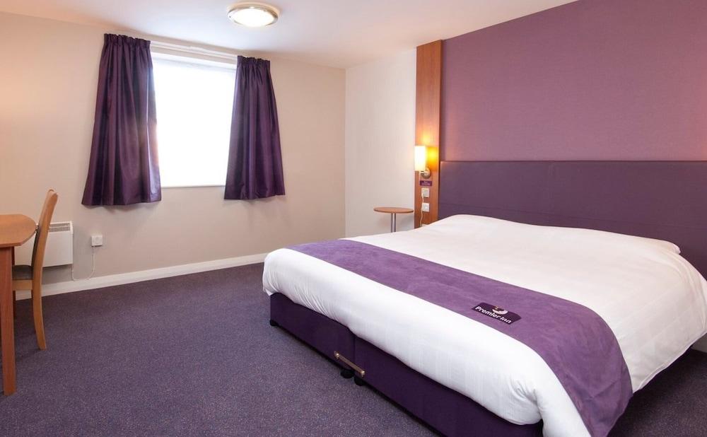 Premier Inn Sunbury - Kempton Park