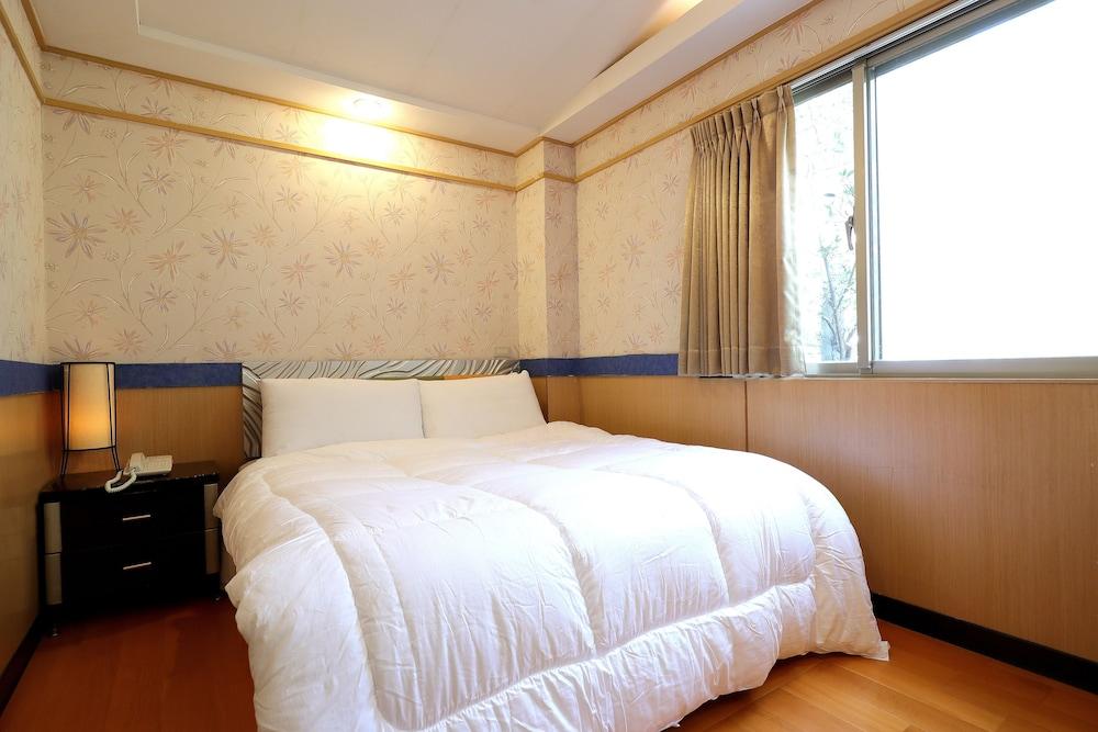 Phoenix Pavilion Hot Spring Hotel