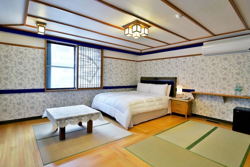 Phoenix Pavilion Hot Spring Hotel