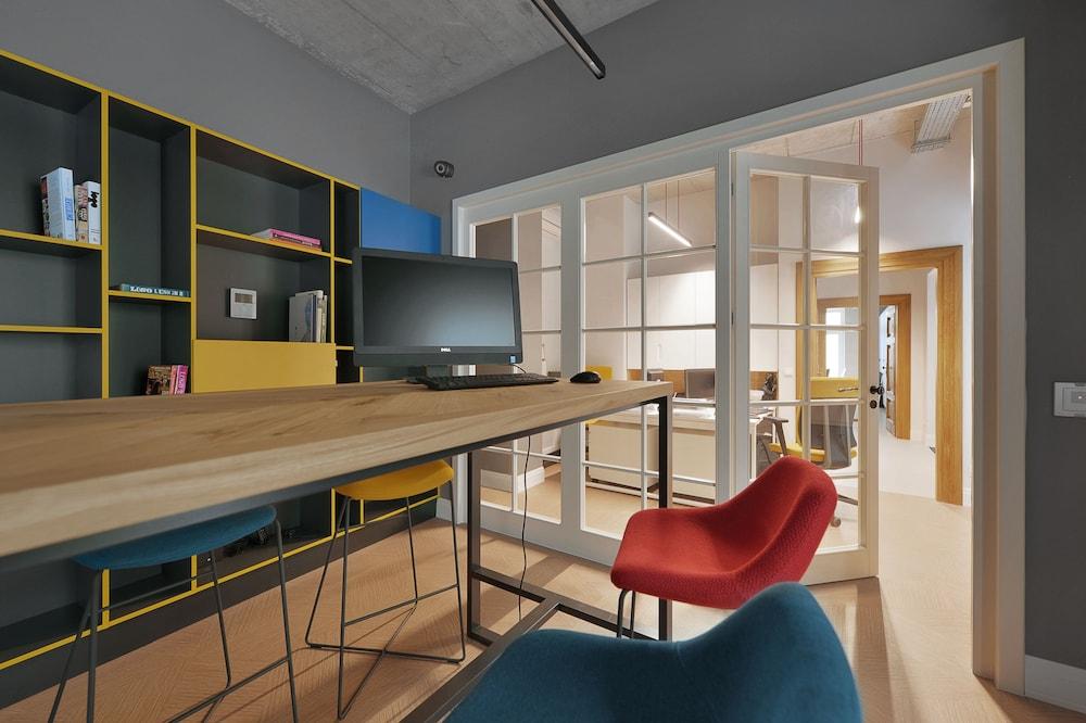 Stradonia Serviced Apartments