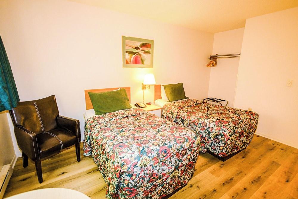 Mountain Host Motor Inn