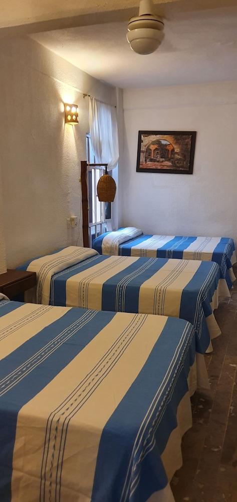 Hotel Corona Zihuatanejo