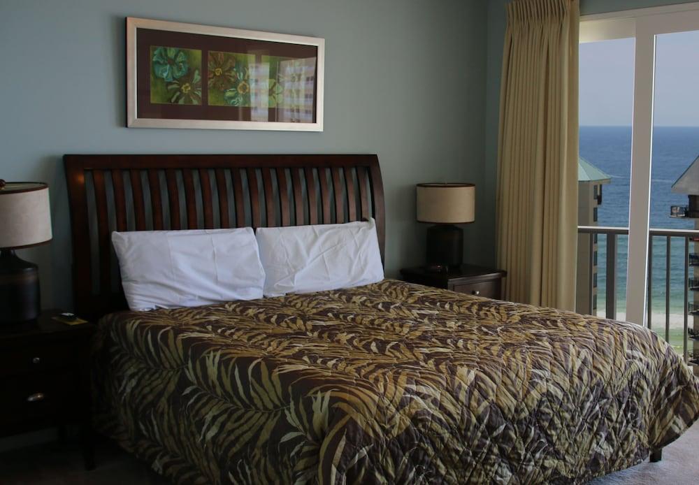 Laketown Wharf by Emerald View Resorts