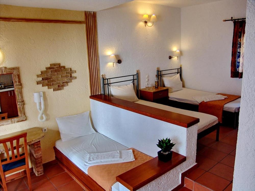 Irida Apartments by Estia